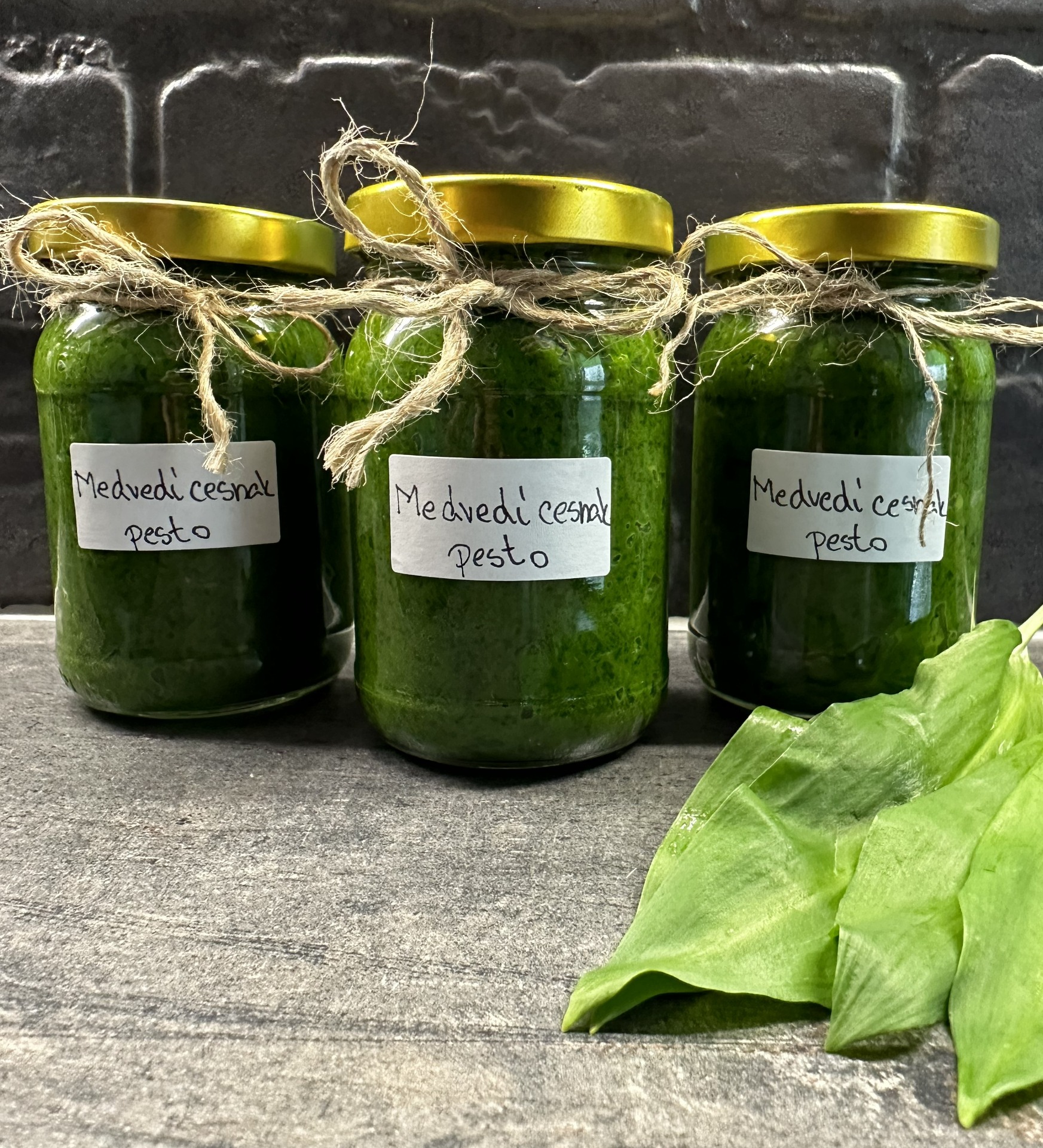 domáce pesto z medvedieho cesnaku